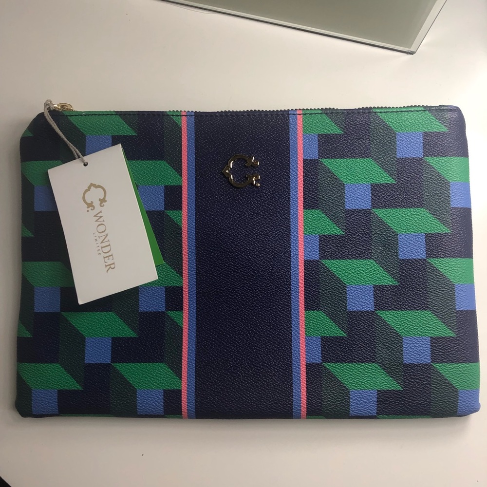 C. Wonder Large Pouch
